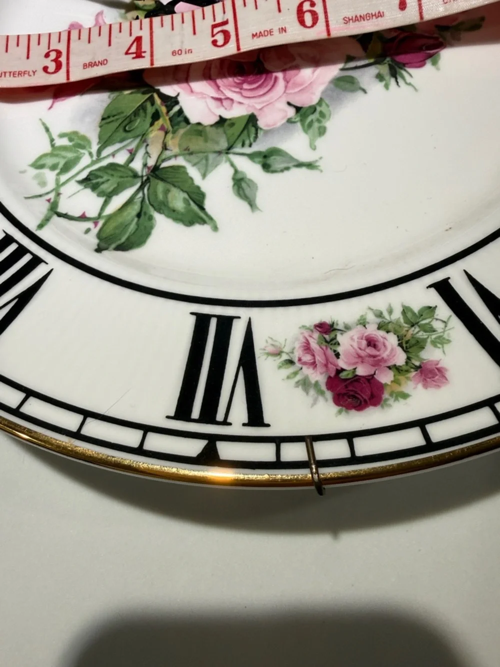 ALLYN NELSON Collection Battery Clock, pink Roses, Roman Numerals